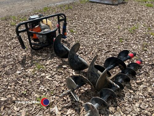 2-stroke posthole auger, 2 stroke, slight damage to handle, could benefit from replacing but still works. c/w 3x auger bits, gwo