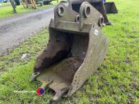 2ft bucket off 14T machine