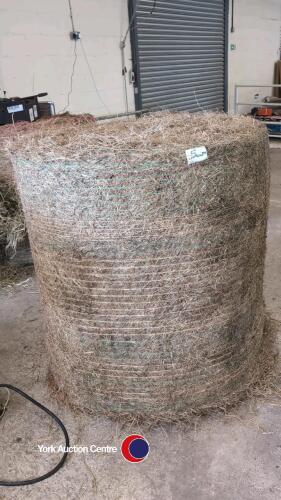 5x meadow hay 4ft round bales , weed free good clean horse hay, bales stored in dry shed. Collect YO8 6TF or can deliver for additional fee Selby