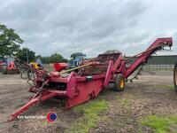 Reekie stone picker, self loading elevator, vgc, PTO in office - 2
