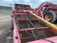 Reekie stone picker, self loading elevator, vgc, PTO in office - 6