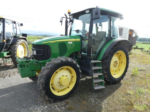 John Deere 5620 4wd tractor, set of front wafer weights, 16/16 Powerquad, air con, 1272 hours, YX08 AAE