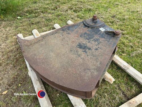 Drainage bucket with soil tongue