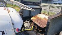 David Brown loader tractor, engine runs well, key in office - 4