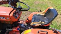 Kubota B4200 4wd compact tractor with front loader, key in office - 5