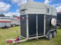 Richardson Rice (Supreme Grande) black horse trailer, 1 owner since new. Lightly used c/w full width breast and tail bars, key in office - 2