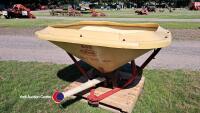 Vicon 602 fertiliser spreader and PTO - 2