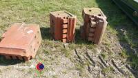 3 terracotta corner corbels - 3
