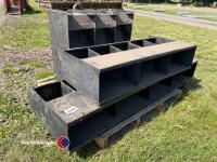 Quantity of pig feeders - 2