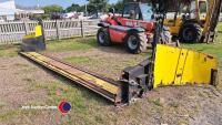 Bison CX100 8.6m folding combine header for oil seed rape