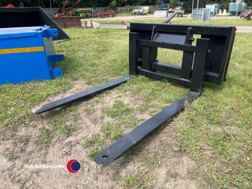 Pair of forks c/w Bobcat brackets