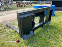 Pair of forks c/w Bobcat brackets - 4