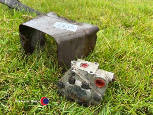 Quantity of David Brown 990 Tractor Parts (PTO Guard, Pump, Handbook), manual in office