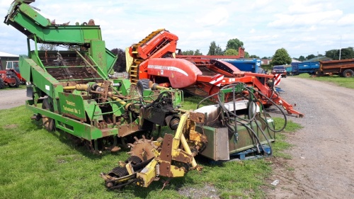 Standen 2 row beet harvester with Garford topper