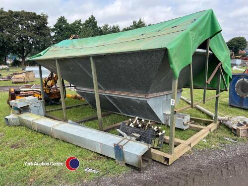 Portable grain pit with rollover sheet and conveyor, 20 TPH