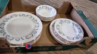 Royal standard 'Garland' dinner service - 4