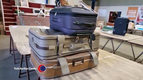 3 x hand luggage suitcases