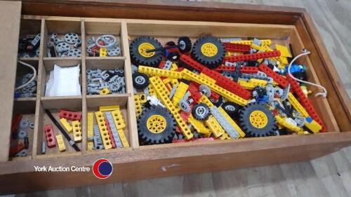 Quantity of Lego in wooden box
