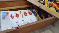 Quantity of Lego in wooden box - 4