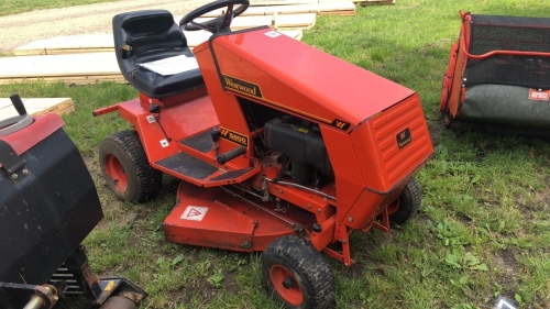 Westwood S800 electric start ride on lawnmower