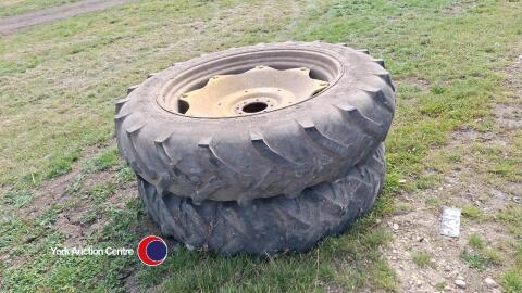 John Deere 2140 tyres and wheels