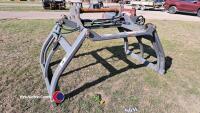 Mason round bale nippers on Manitou brackets