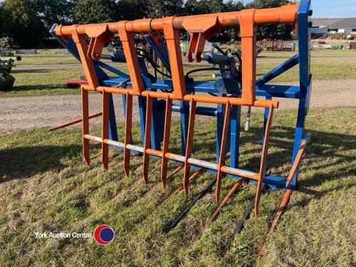 8ft push off buckrake on Manitou brackets