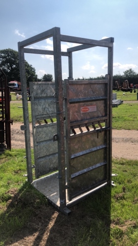 Ritchie cattle crush personnel access kiosk, one year old, as new
