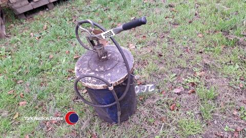 Grease bucket hand pump