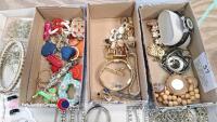 Tray of watches, key rings, gents jewellery, ladies hair jewellery and other jewellery - 2