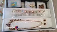 Tray of boxed good quality jewellery - 2