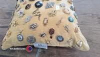 Cushion of brooches - 3