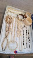 Tray of bangles and bracelets with another of bone and ivory-coloured jewellery - 4