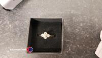 18ct gold and diamond ring size N - 4