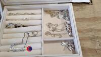 Jewellery box of mixed silver - 3