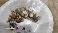 Quantity of odd single dress studs cufflinks etc - 2