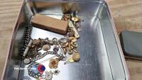 Small box of costume jewellery - 4