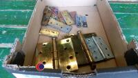 Bundle of brass door hinges - 3