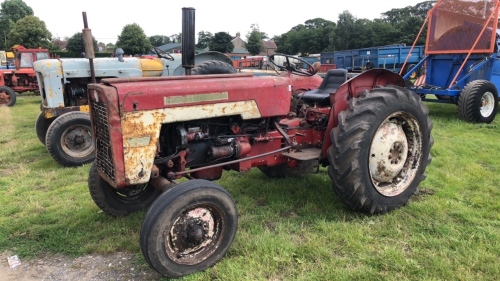 International 276 tractor with V5, LWT 318H, runs and drives