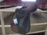 Synthetic saddle