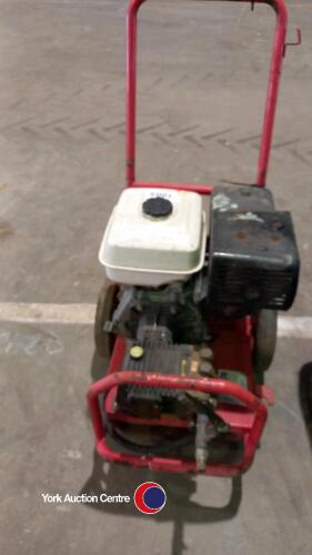 Honda petrol engined cold pressure washer c/ w hose gun