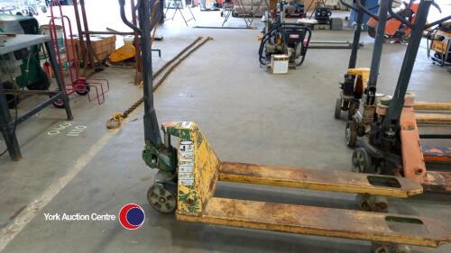 Hand pallet truck