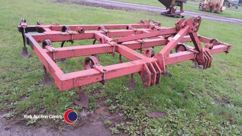 10ft pigtail cultivator with duck-foot points