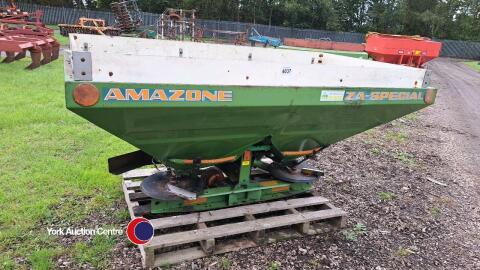 Amazone ZA fertiliser spreader, gwo - PTO & 1 pin in office