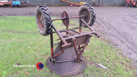 Tractor mounted old fertiliser spreader with ground wheel driven. Working order.