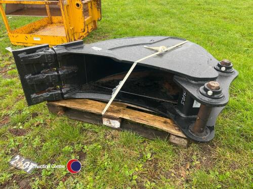 JCB 18in heavy duty bucket with 65mm pin for 13/14 tonner, new unsued
