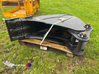 JCB 18in heavy duty bucket with 65mm pin for 13/14 tonner, new unsued