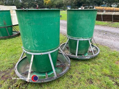 2 x Osbourne wheel feeders