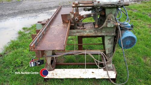 Stick chopping machine