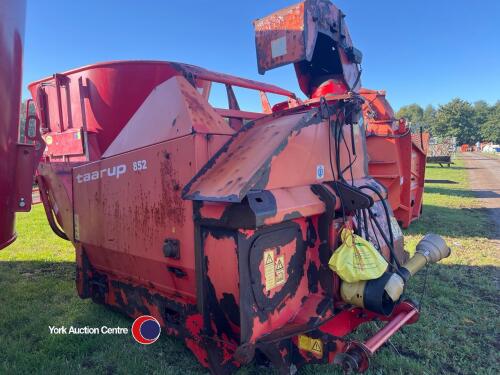 Taarup 852 straw chopper